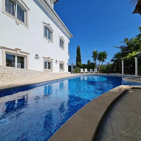 וילה Silver Coast Pool & Arnal