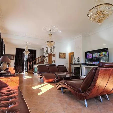 Silver Coast Pool & Villa Arnal