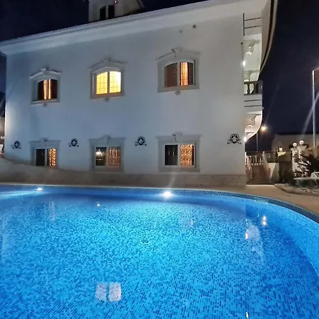 Silver Coast Pool & Villa *