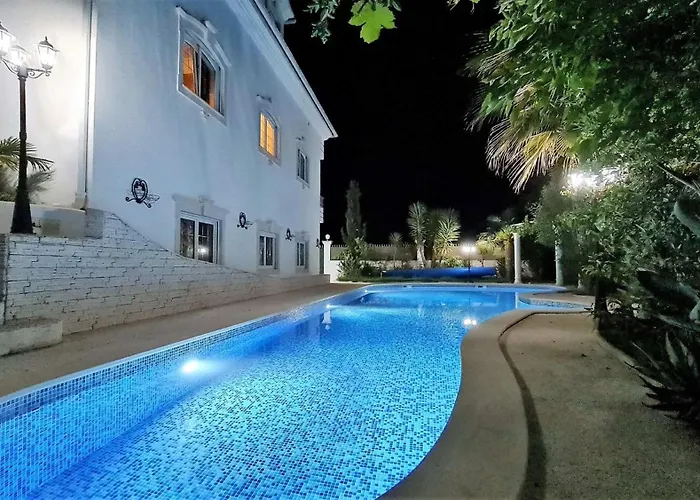 Silver Coast Pool & * Arnal