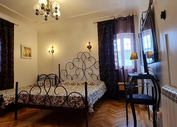 Silver Coast Pool & * Arnal