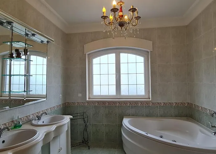 Silver Coast Pool & * Arnal