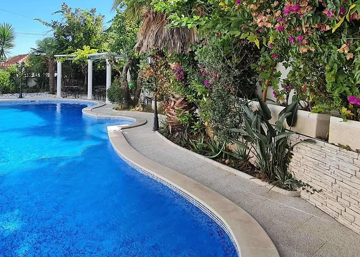 Silver Coast Pool & Villa Arnal