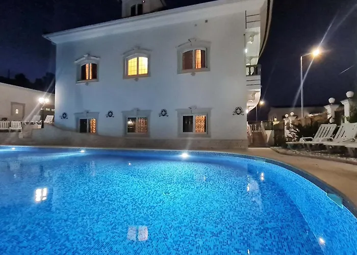 Silver Coast Pool & Villa *